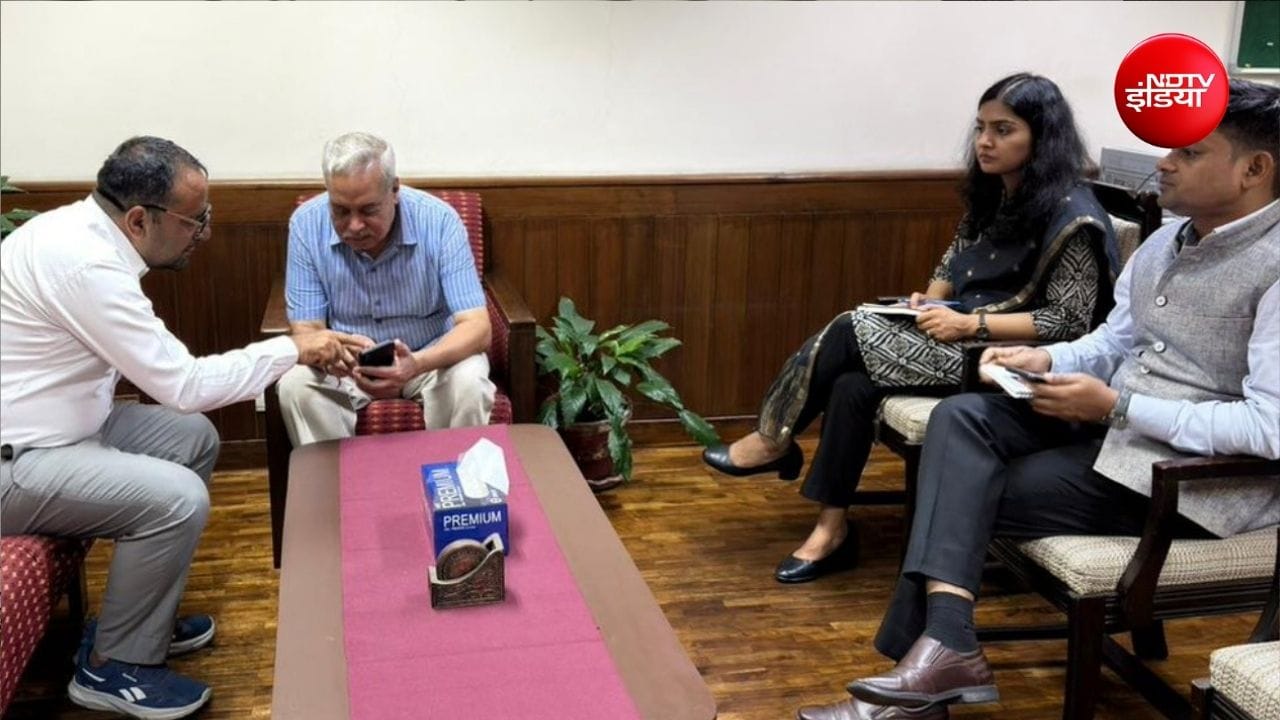त्रिभुवन त्रिशूली सेकेंडरी स्कूल के प्रिंसिपल राजेंद्र दवाड़ी ने भारतीय राजदूत से मिलकर उन्हें पूरी स्थिति से अवगत कराया. 