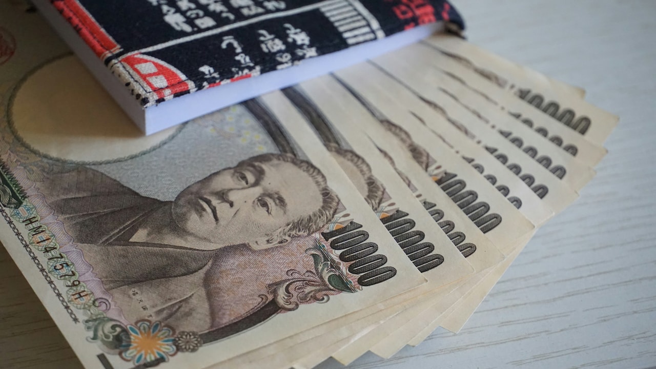 Japan 10-Year Bond Sale Passes Smoothly After Yield Hits 3%