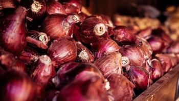 Kitchen Budgets Hit: Onion Prices Nearly Double Amid Maharashtra Drought