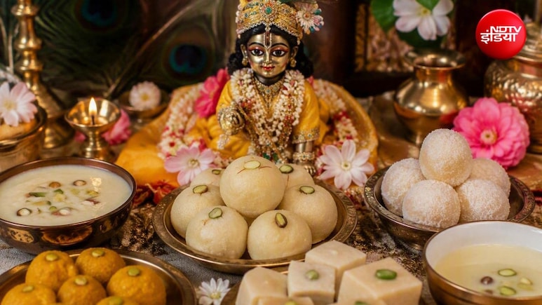मार्केट की मिठाई नहीं, घर के बने स्वीट्स से लड्डू गोपाल को लगाएं भोग, नोट कर लें रेसिपी