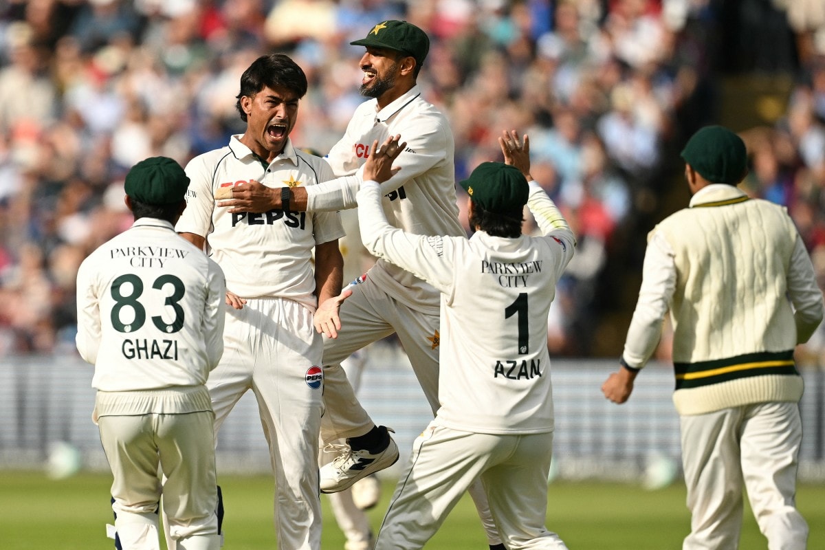 “Next Waqar Younis?” Pakistan’s Latest Pace Sensation Razaullah Turns Heads. Exposes Joe Root, Almost Injures England Batter “Next Waqar Younis?” Pakistan’s Latest Pace Sensation Razaullah Turns Heads. Exposes Joe Root, Almost Injures England Batter