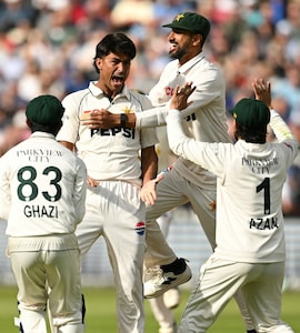 "Next Waqar Younis?" Pakistans Latest Pace Sensation Turns Heads. Exposes Joe Root, Almost Injures England Batter