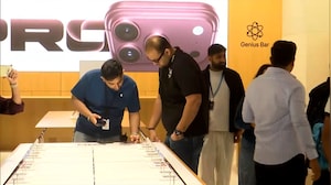 Long Queues Outside Apple Stores In India As Sale Of New iPhones Begins