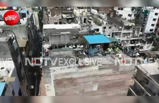 LIVE: दिल्ली के सत्य निकेतन में चला 'हथौड़ा', जर्जर इमारतों पर हो रही कार्रवाई