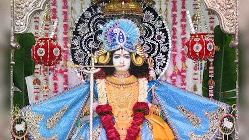 मां त्रिपुर सुंदरी का ऐसा अद्भुत रूप पहले नहीं देखा होगा! जन्माष्टमी पर कृष्ण स्वरूप ने मोहा मन