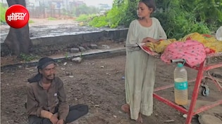 झांसी अस्पताल के बाहर स्ट्रेचर पर रखा रहा मां का शव, रोती रही बेटी, बेबस पिता के पास एंबुलेंस के नहीं थे पैसे