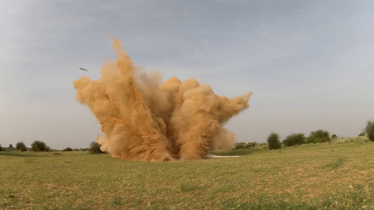 Khagantak 243 IAF: निशाने पर गिरा बम Khagantak 243 IAF: निशाने पर गिरा बम