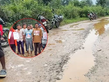 दंतेवाड़ा में 25 साल से बदहाल सड़क पर भड़के ग्रामीण, PMGSY दफ्तर घेरा, सीने पर CM की फोटो लगाकर जताया विरोध