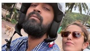 VIDEO: स्कूटी पर रोमांस, दिल में टीम इंडिया का सपना, बीवी संग गोवा में फर्राटे भरते दिखा भारतीय स्टार