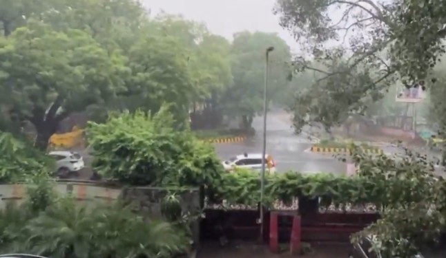 Rain Hits Parts Of Delhi, Weather Office Issues Red Alert