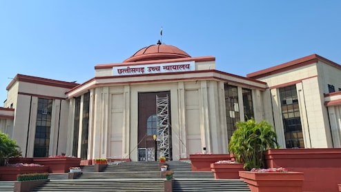रिटायरमेंट से पहले गृह जिले में मिलेगी पोस्टिंग, CG हाईकोर्ट का बड़ा फैसला&nbsp;