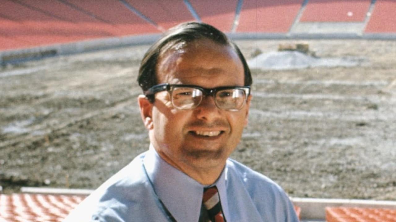 Who Owns the Kansas City Chiefs? Inside the Hunt Familys Billion-Dollar NFL Legacy