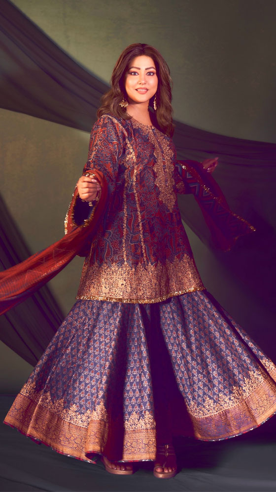 Hina Khan&rsquo;s Royal Ethnic Look