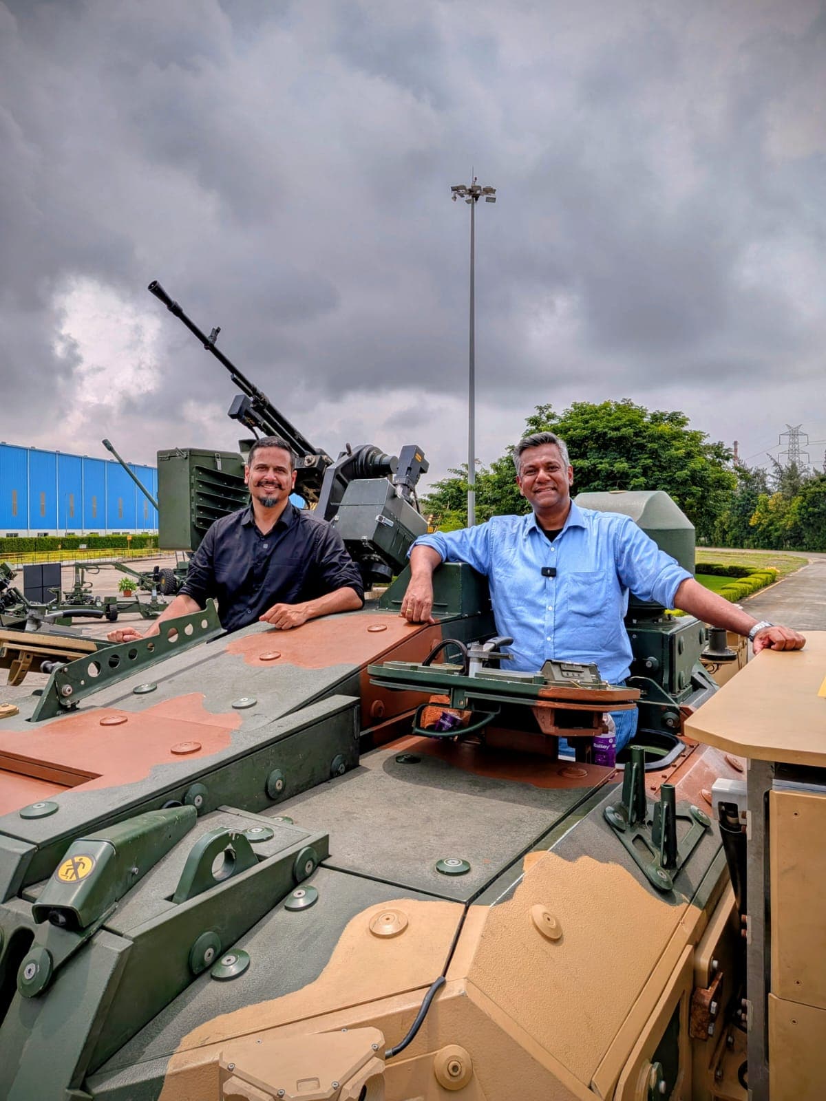 NDTVs Vishnu Som and Shiv Aroor on a Zorawar Light Tank. NDTVs Vishnu Som and Shiv Aroor on a Zorawar Light Tank.