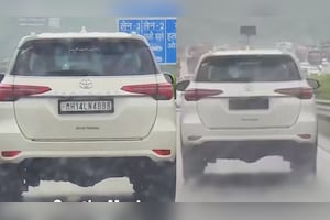 Caught On Camera: Toyota Fortuner With Flipper Plates Fined By Authorities