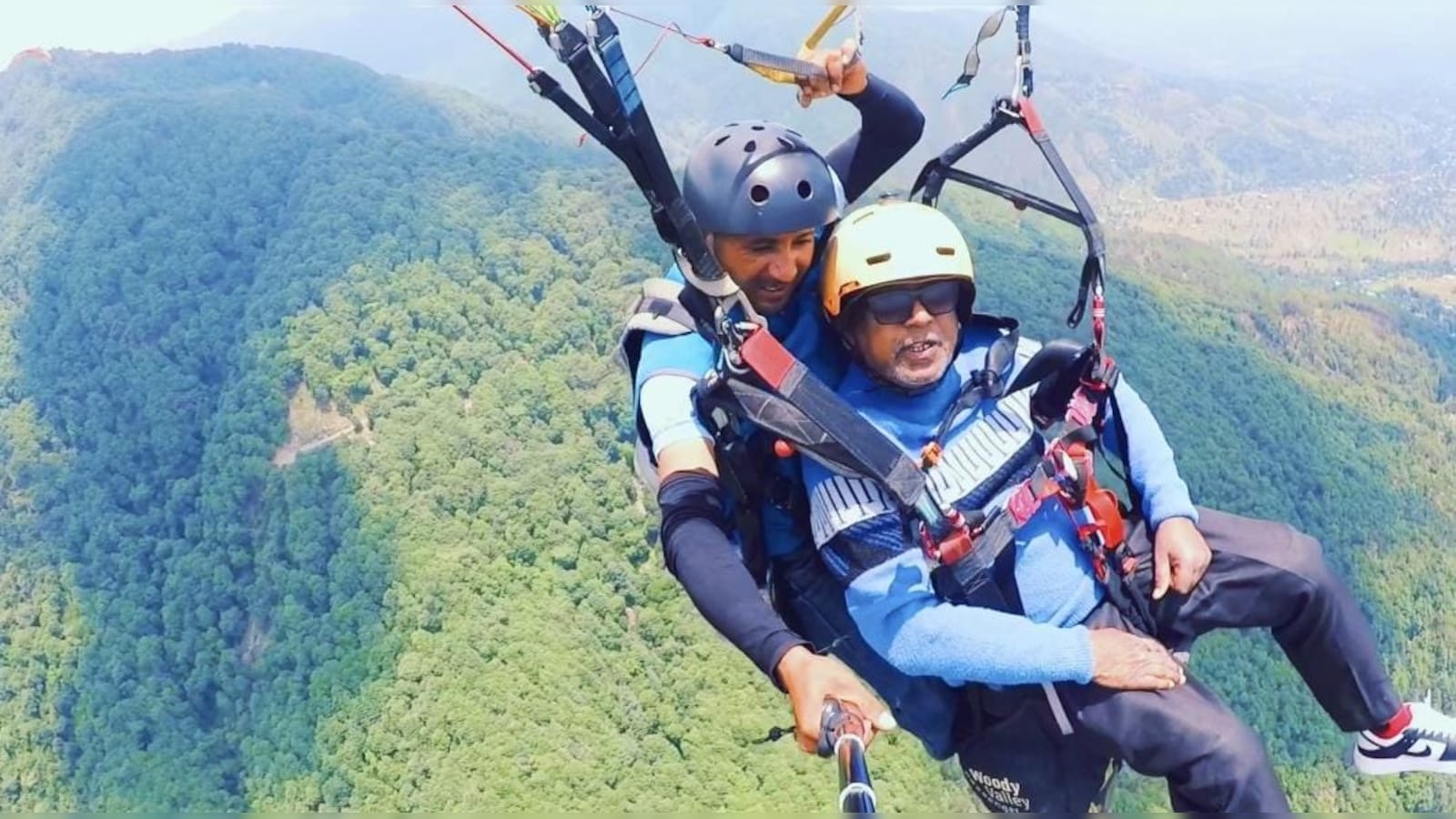 72-Year-Old Bihar Man Fulfils Lifelong Paragliding Dream In Himachal