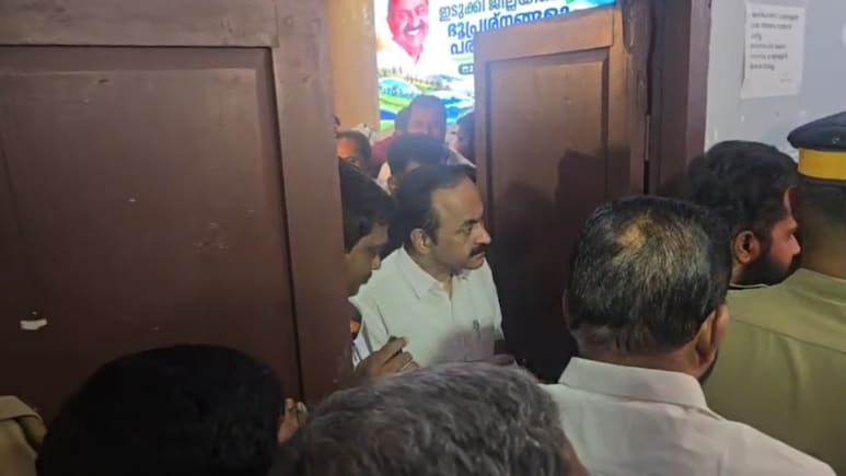"Won't Speak Today": Kerala Chief Minister VD Satheesan Sidesteps Questions On Chopper Row