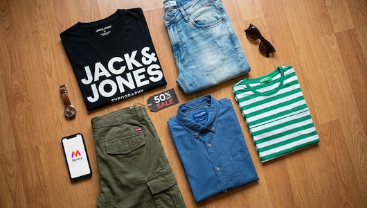 Men's Wear पर मिल रही है 50% तक छूट, Levis, Jack &amp; Jones, Pepe Jeans के आउटफिट खरीदने का ये है दमदार मौका