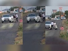 जमीन के लिए दो बेटों ने बुजुर्ग पिता को बेरहमी से पीटा, वीडियो वायरल