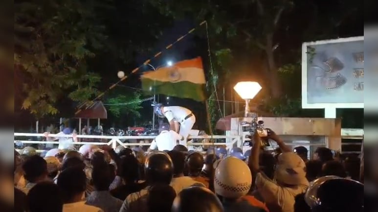 कोलकाता के सत्यजीत रे फिल्म इंस्टीट्यूट में दो गुटों के बीच झड़प, कई छात्र और प्रोफेसर घायल