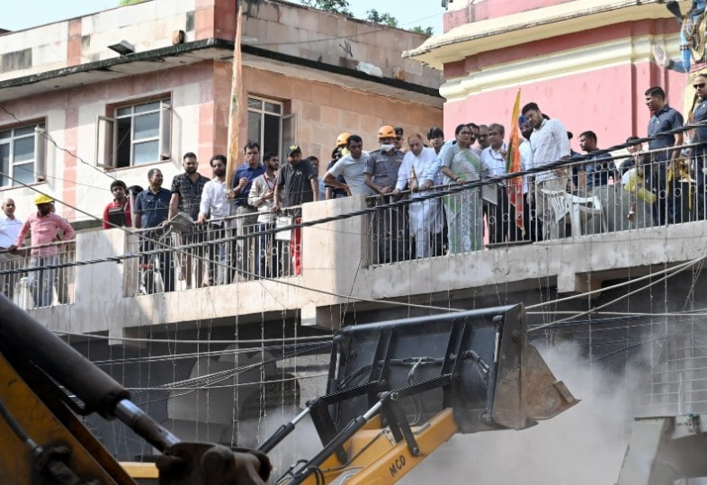 Delhi Chief Minister Rekha Gupta oversees the rescue operations at the building collapse site in Satya Niketan