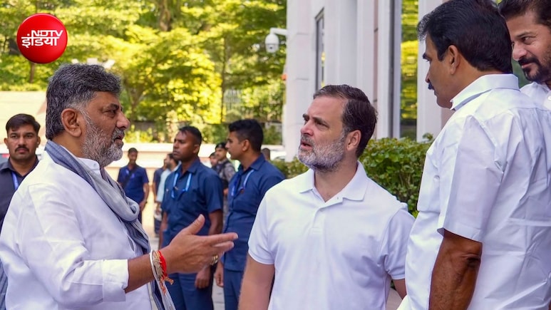 इंडिया ब्&zwj;लॉक की बैठक से पहले दिल्ली में किसने लगाया ये पोस्टर? नेताओं पर लिखी गईं चुभने वाली बातें