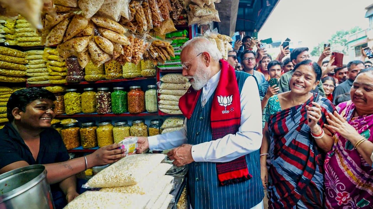 Jhalmuri Vendor From West Bengal Celebrates PM Modi's 76th Birthday, Here's How
