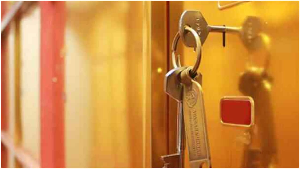 अकोला में एक करोड़ का सोना चोरी, छानबीन के बाद जो पकड़ा गया उसने सारे स्टाफ को चौंका दिया