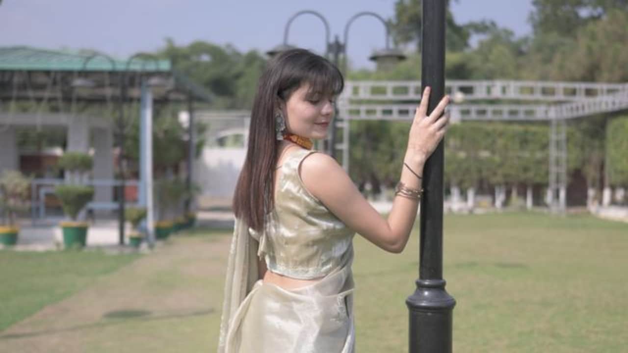 Expert tips to drape organza sarees for a flattering look