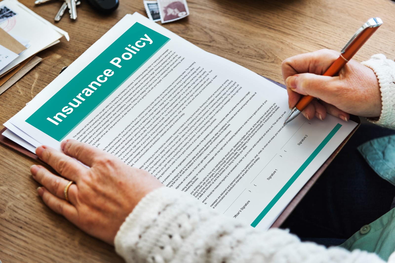 Experts debate who benefits from proposed cuts to insurance distribution commissions