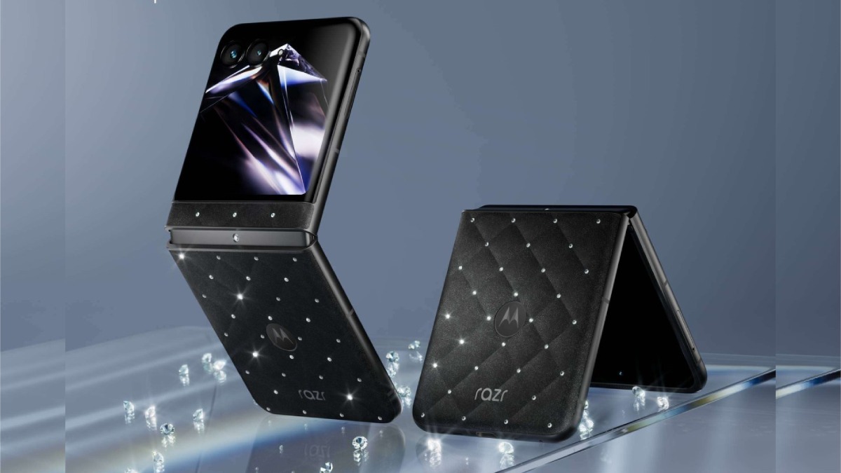 स्मार्टफोन नहीं फैशन स्टेटमेंट है Motorola का नया Razr Swarovski Edition, 35 क्रिस्टल से सजा फ्लिप फोन