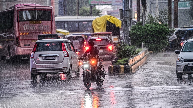 दिल्ली NCR में मॉनसून 3 दिन जमकर बरसेगा, लखनऊ-कानपुर से पूर्वांचल तक भारी बारिश, IMD का 17 राज्य में अलर्ट