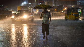 Mumbai Weather Alert: IMD Issues Three-Hour Warning; IndiGo, Akasa, Other Flights Affected
