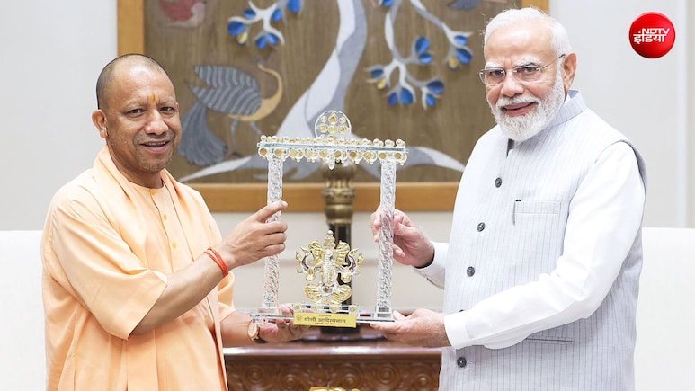 मुलाकात हुई, क्या बात हुई? चुनावी हलचल के बीच पीएम मोदी से सवा घंटे तक योगी आदित्यनाथ की मीटिंग
