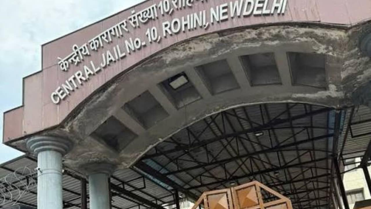 दिल्ली की रोहिणी जेल में विचाराधीन कैदी की धारदार हथियार से हत्या