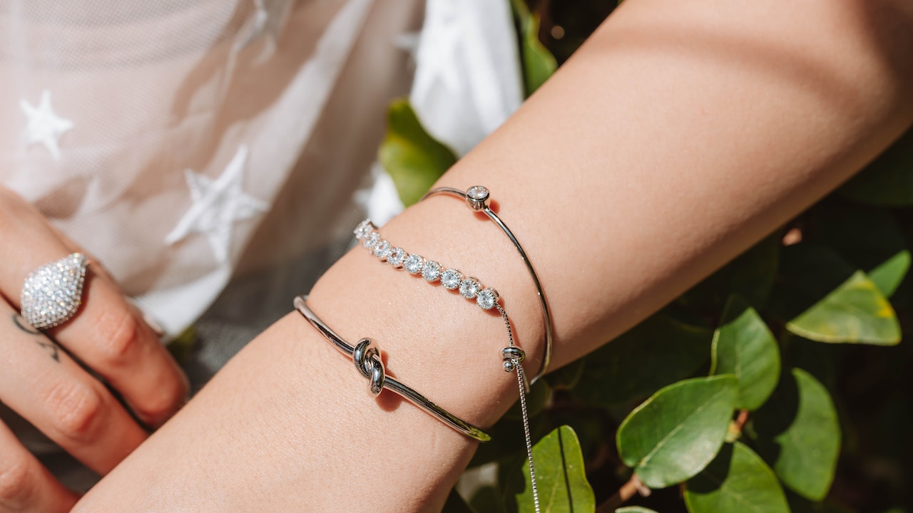 Add a graceful finishing touch to your celebrations with fashionable bracelets. Add a graceful finishing touch to your celebrations with fashionable bracelets.