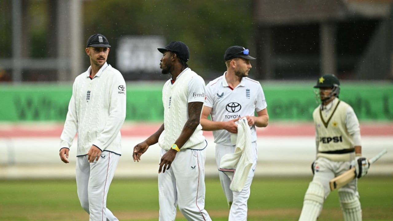 3rd Test, Day 2: England Close In On Series Sweep Against Pakistan