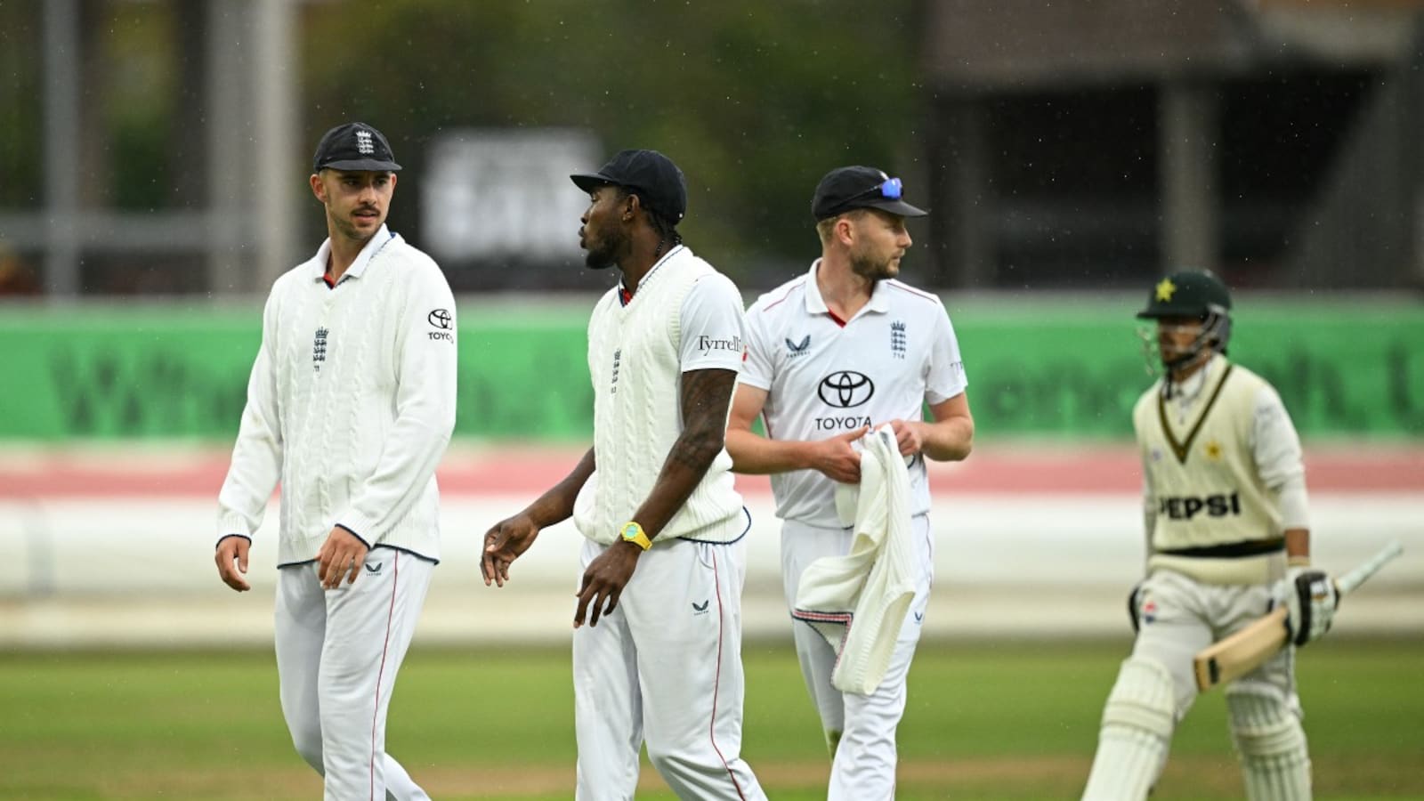 3rd Test, Day 2: England Close In On Series Sweep Against Pakistan