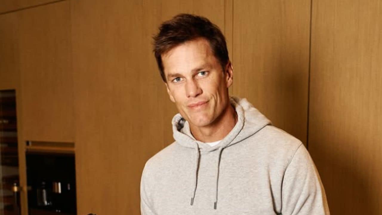 ndtv.com - Tom Brady's 'Earth Is Flat' Remark During Fox Broadcast Sparks Unexpected NFL Buzz