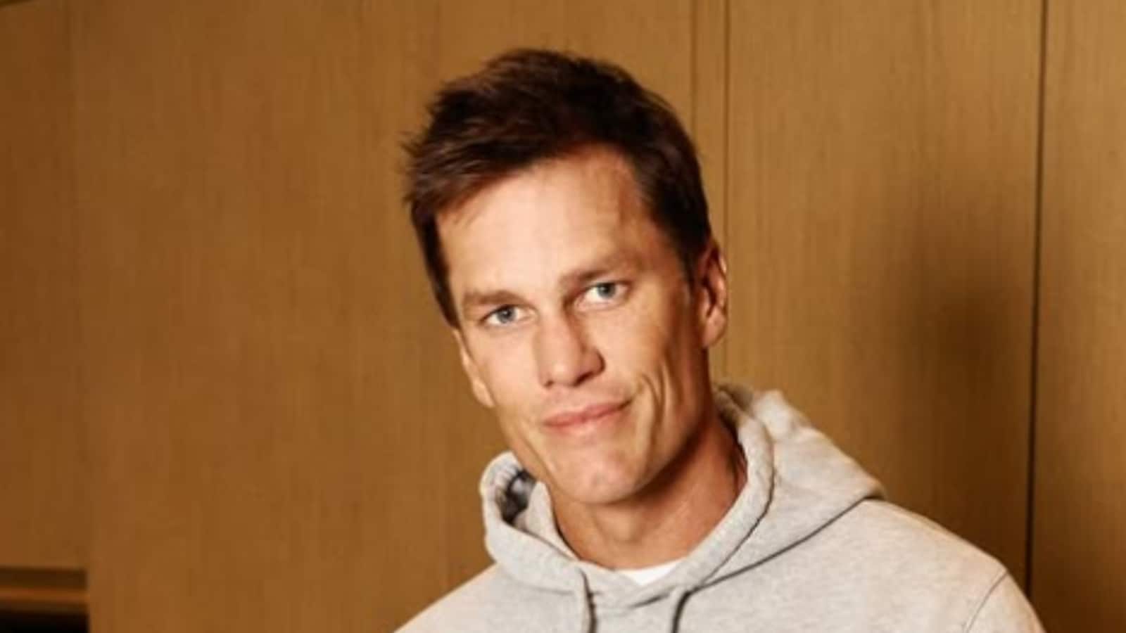 Tom Brady’s Earth Is Flat’ Remark During Fox Broadcast Sparks Unexpected NFL Buzz