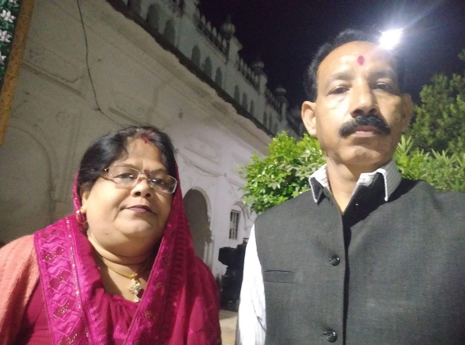 बीजेपी नेता और उनकी पत्नी बीजेपी नेता और उनकी पत्नी