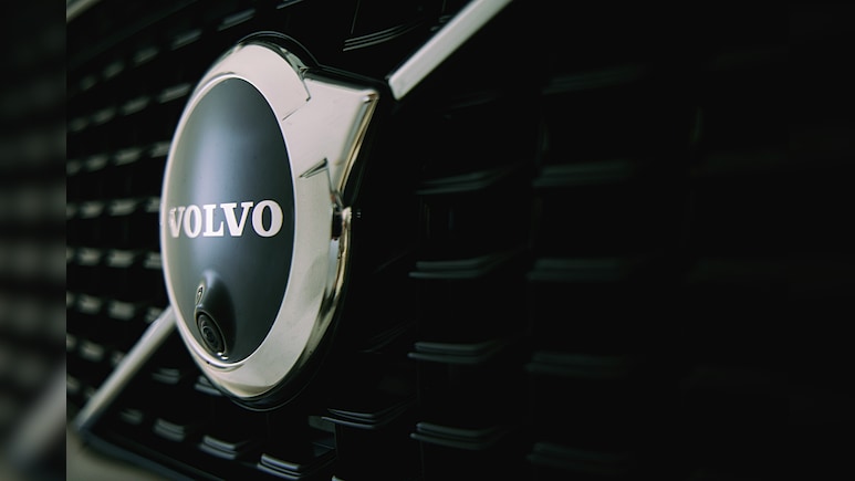 Volvo Unveils Upgraded XC60, XC90 Hybrids With Up To 200km Electric Range