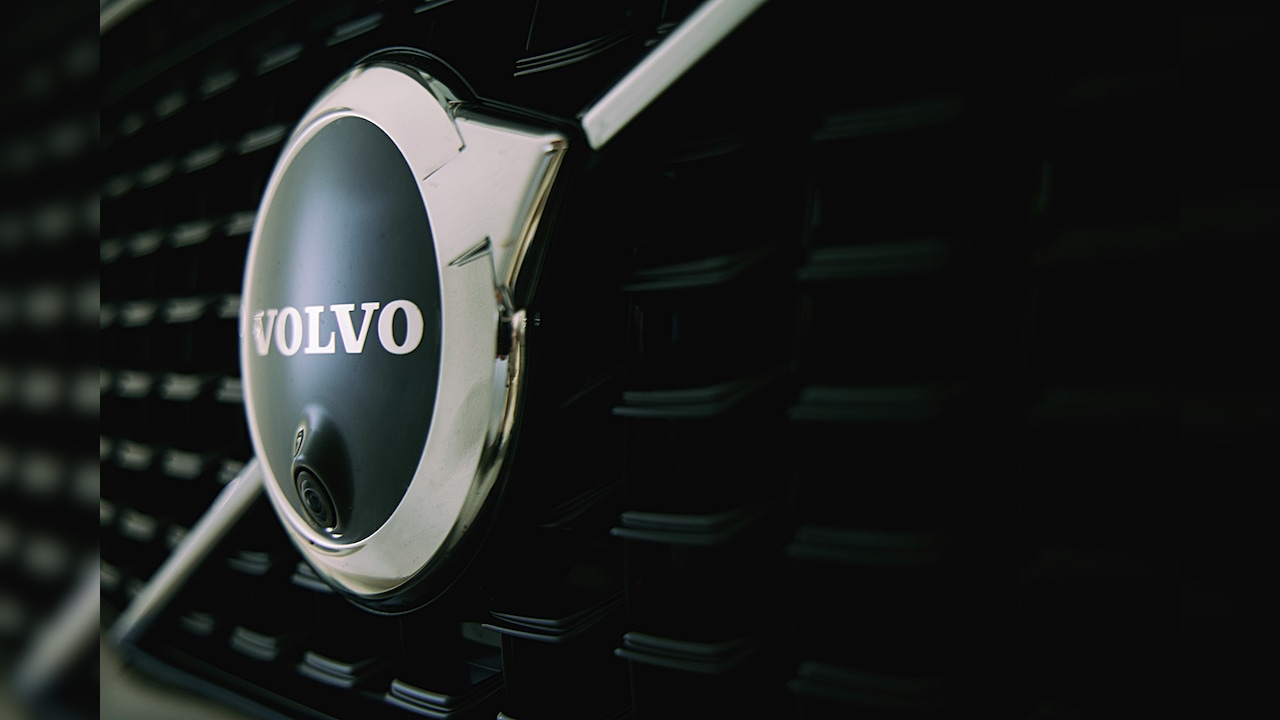 Volvo Unveils Upgraded XC60, XC90 Hybrids With Up To 200km Electric Range