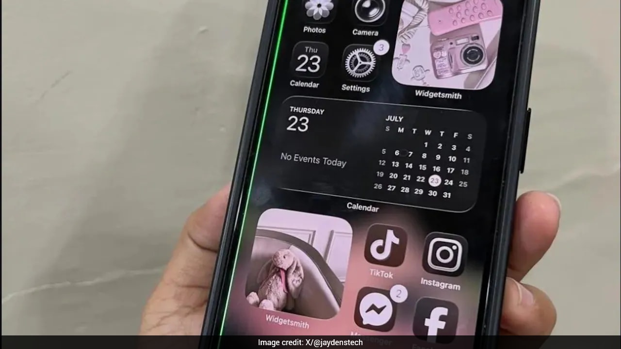 Videos posted online claim iPhone 18 shows a green line display issue
