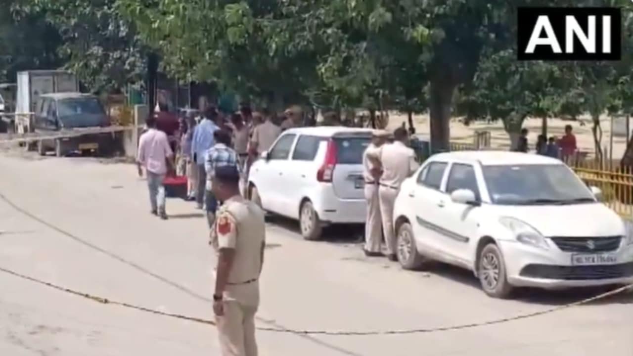 दिल्ली के आया नगर में जिम ट्रेनर को गोलियों से भूना, बदमाशों ने मारी 10 से 12 राउंड गोलियां