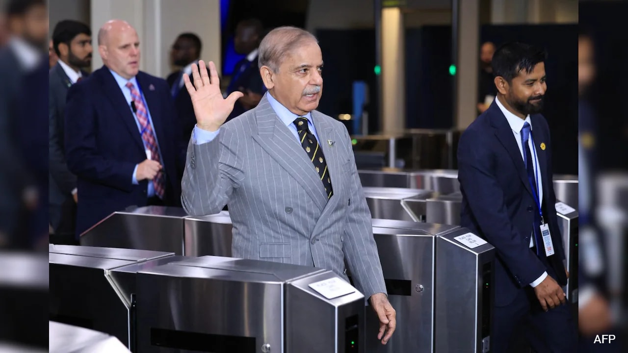 Video: Reporter Questions Pak PM Shehbaz Sharif About Hafiz Saeed At UN, He Walks Away