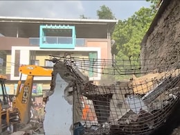 इंदौर में ढही जर्जर इमारत: 4 महिलाओं की मौत से मातम; मलबे में दबकर 5 गंभीर घायल