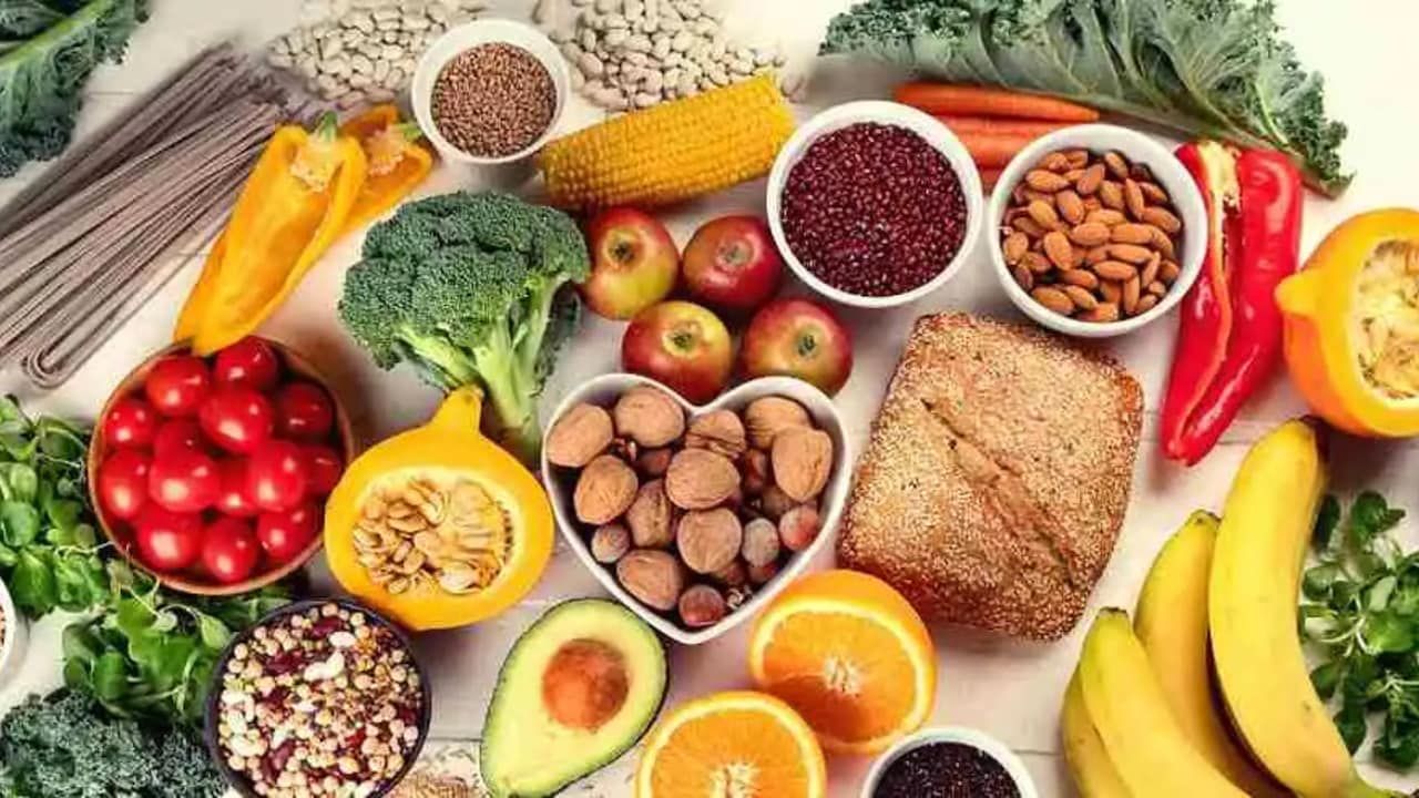 Nutrition Tips: हर वक्त थकान रहती है? डाइट में शामिल करें ये 9 Vitamin B12 Foods