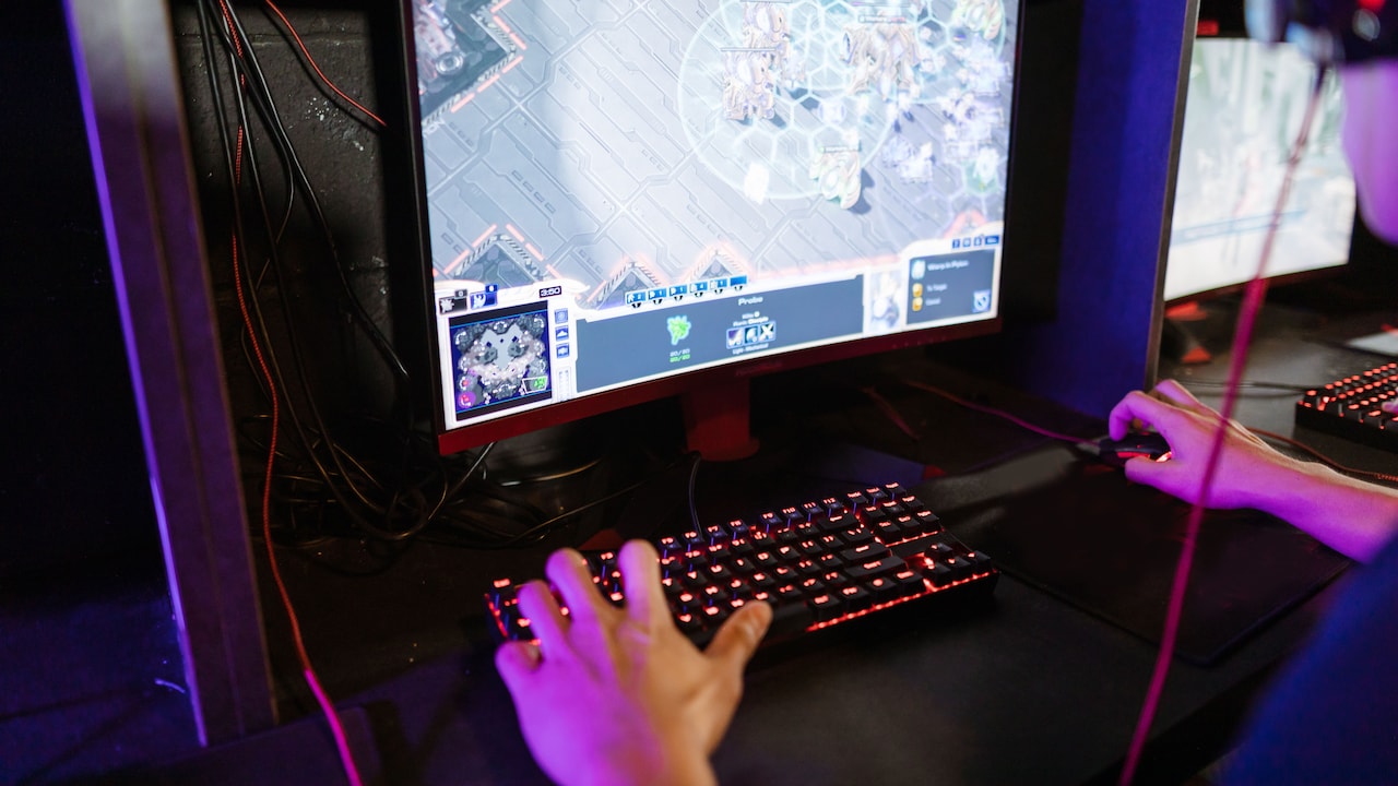 10 Reasons An External Monitor Looks Different From Your Laptop Screen At Similar Settings 10 Reasons An External Monitor Looks Different From Your Laptop Screen At Similar Settings