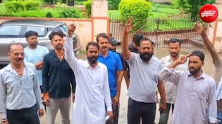 निकाय चुनाव में थमाया 'चप्पल' तो भड़के उम्मीदवार,  कलेक्ट्रेट में बुलानी पड़ी पुलिस